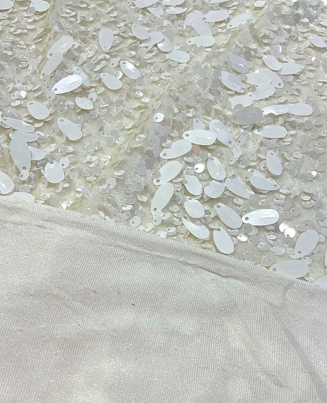 Пайетки на бархате сливочн\молоко с каплей